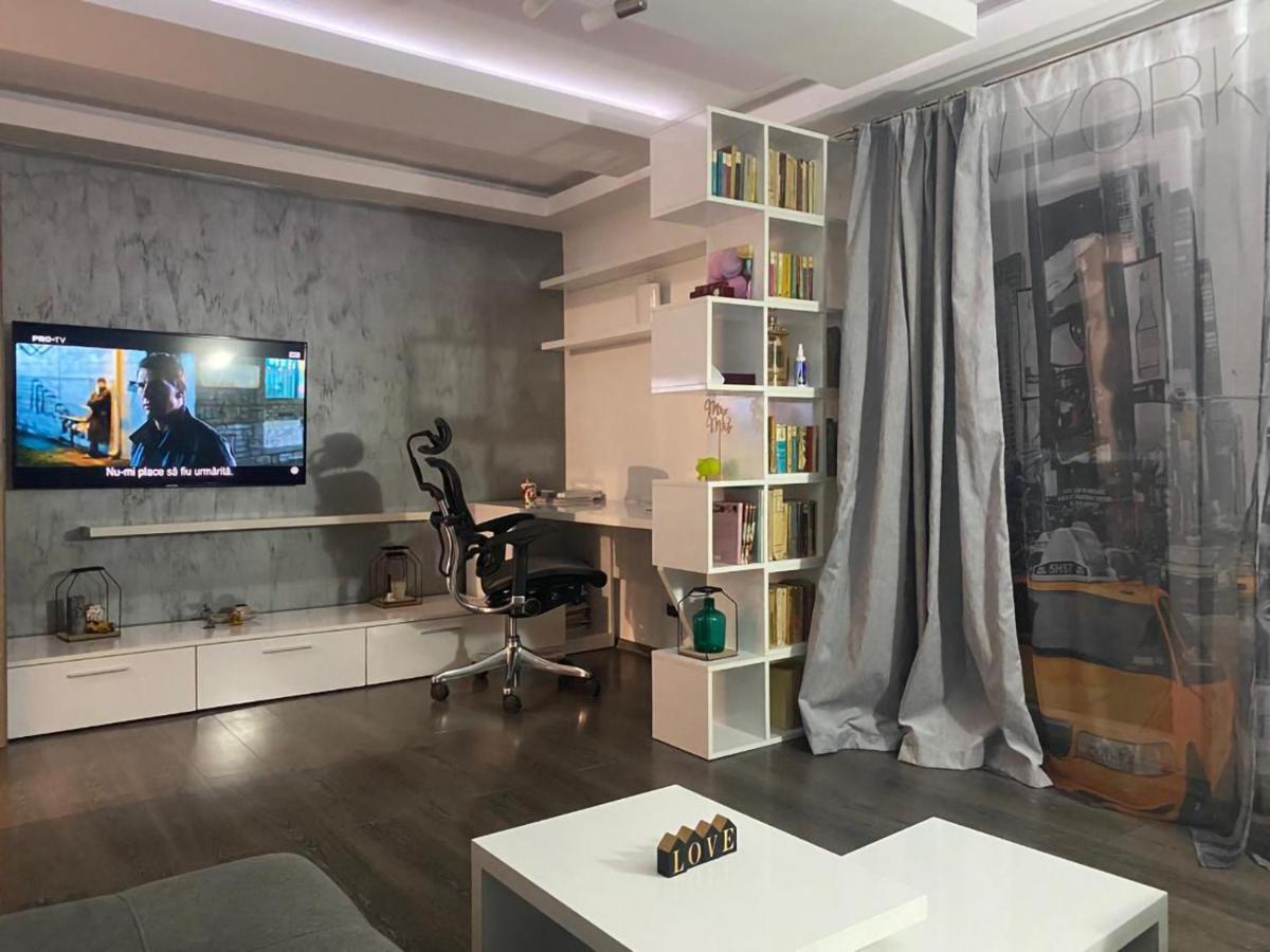 Beautiful Modern Apartment Крайова Экстерьер фото